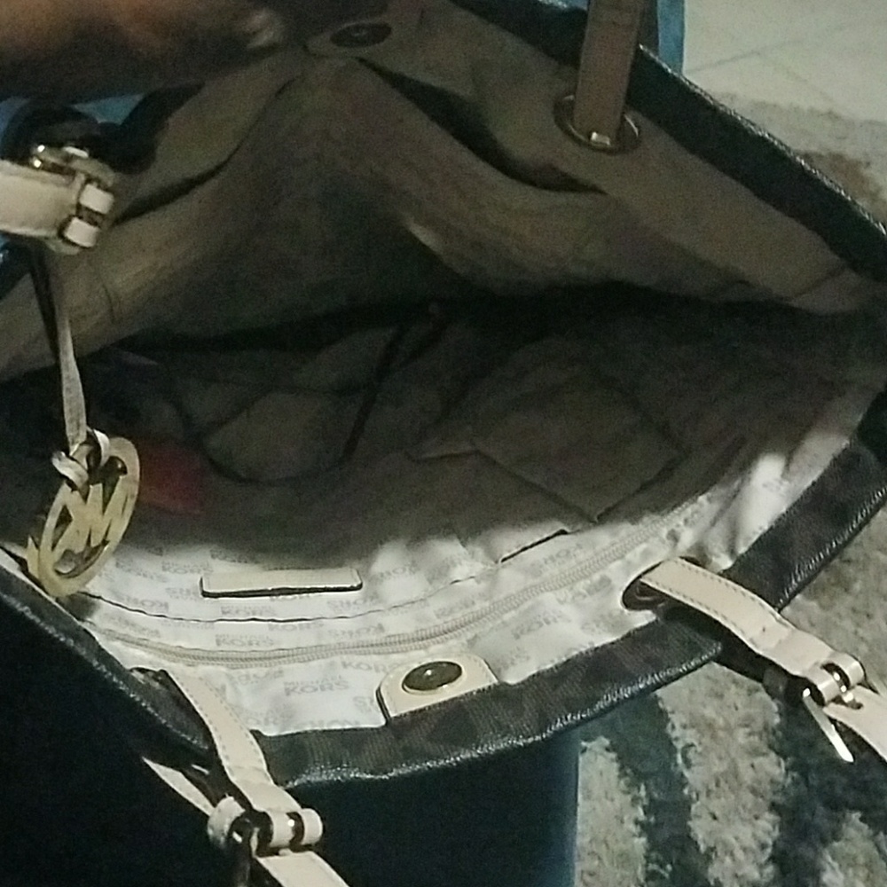 Authentic Michael Kors Handbag - image 6